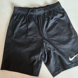 Nike men’s basketball shorts black size M